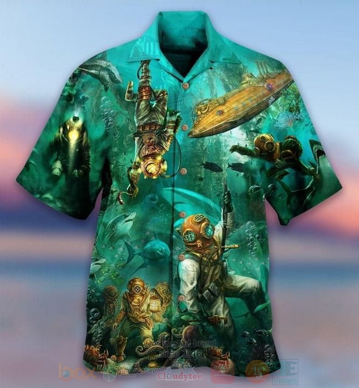 Diver In The Ocean Short Sleeve Hawaiian Shirt